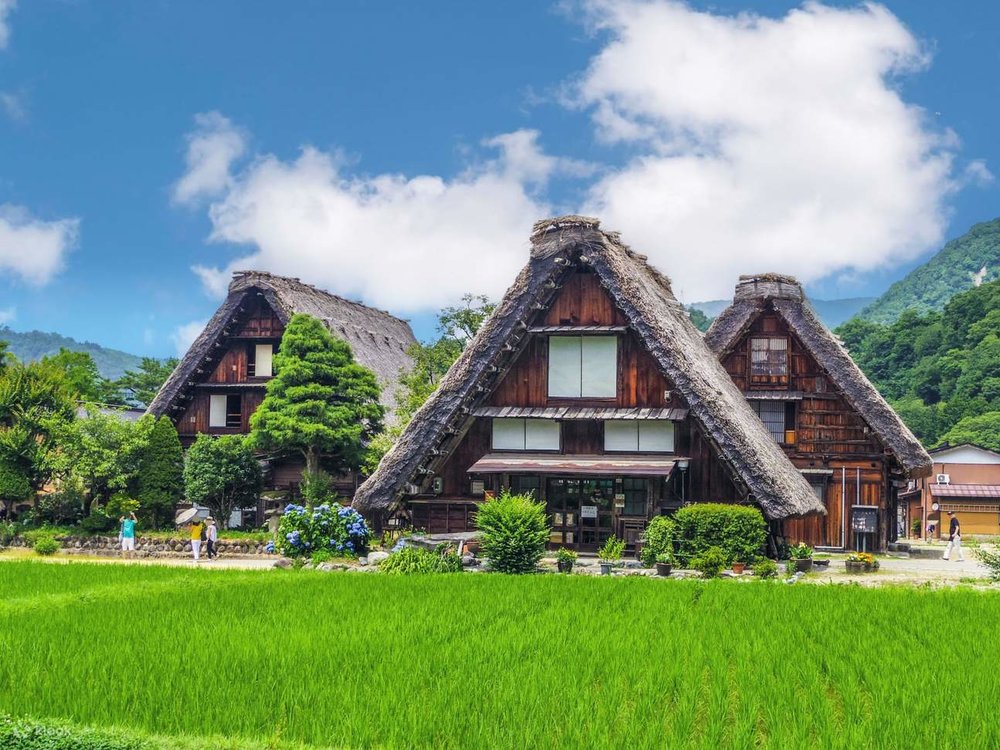 traditional houses in shirakawago