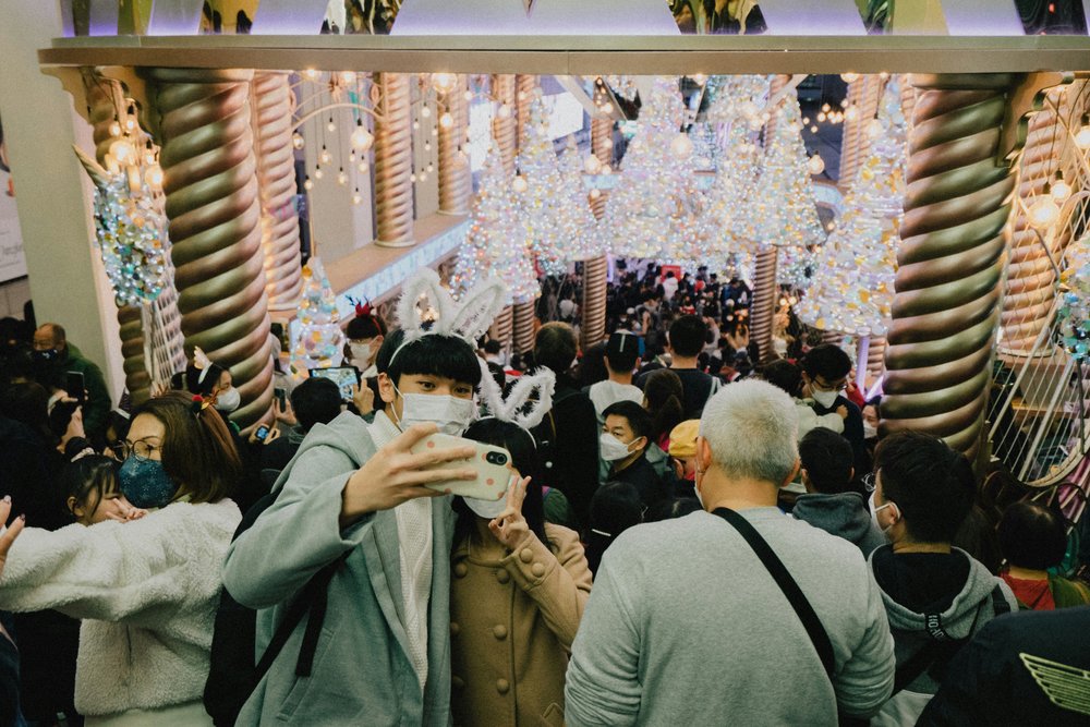 hong kong christmas crowd