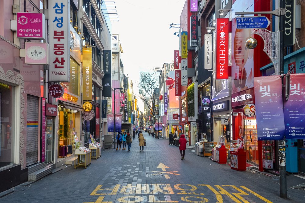 Khám Phá “Thiên Đường" K-Pop Và Nghệ Thuật Đường Phố