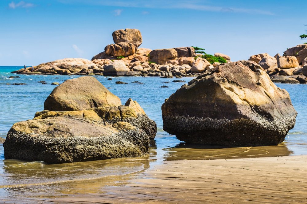 Vé Tham Quan Hòn Chồng Nha Trang: Thỏa Sức Khám Phá Với Giá Vé Hợp Lý