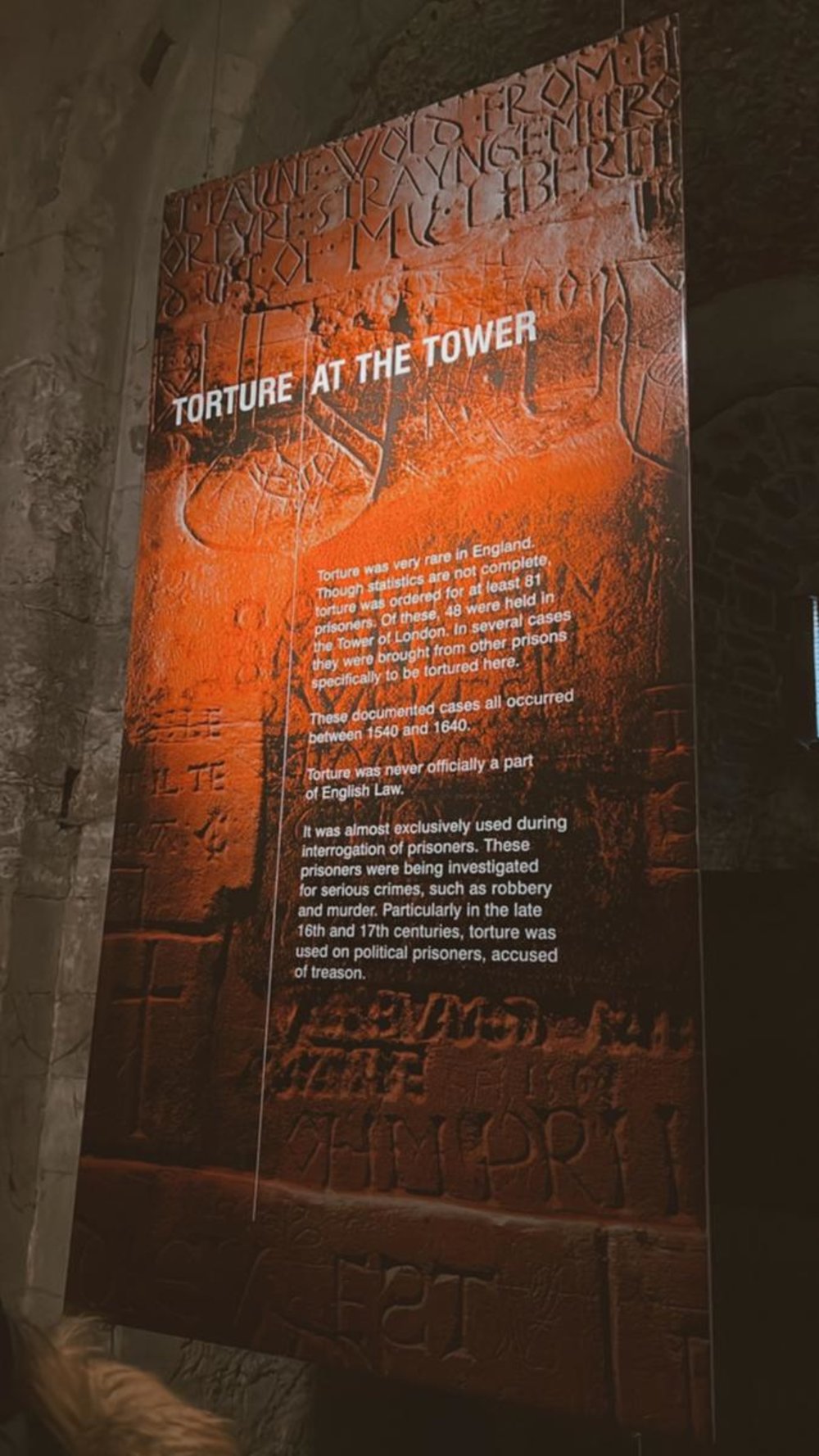 UK ロンドン塔 ホワイト・タワー 拷問の看板
