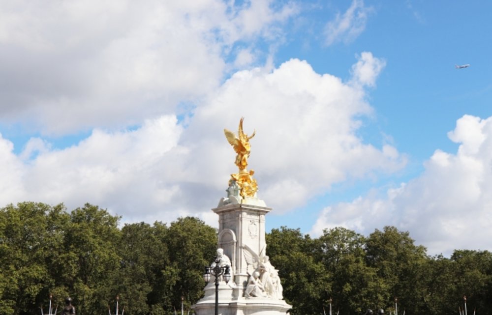  UK ロンドン バッキンガム宮殿　ヴィクトリア記念碑