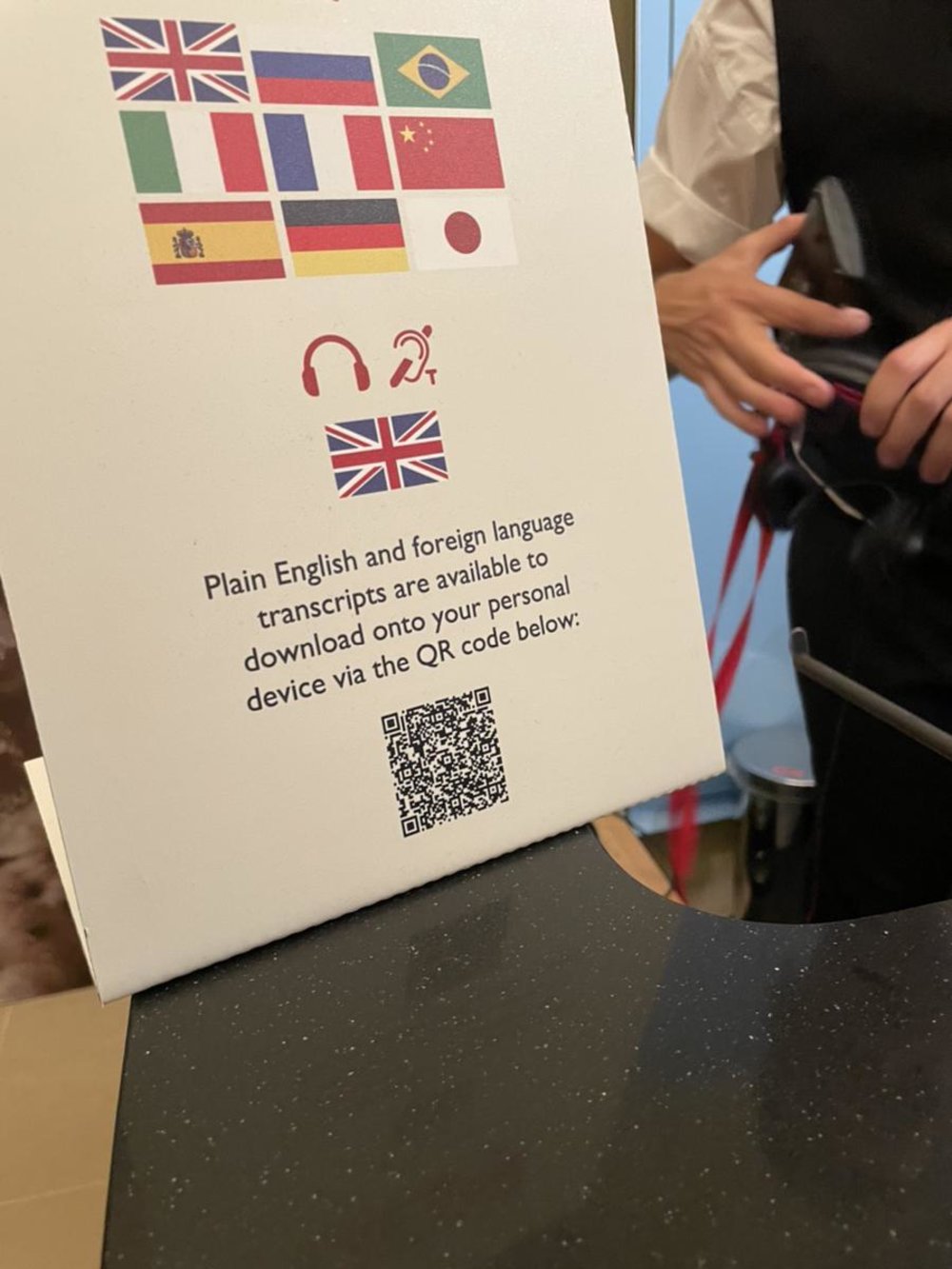  UK ロンドン バッキンガム宮殿　日本語解説のオーディオガイド