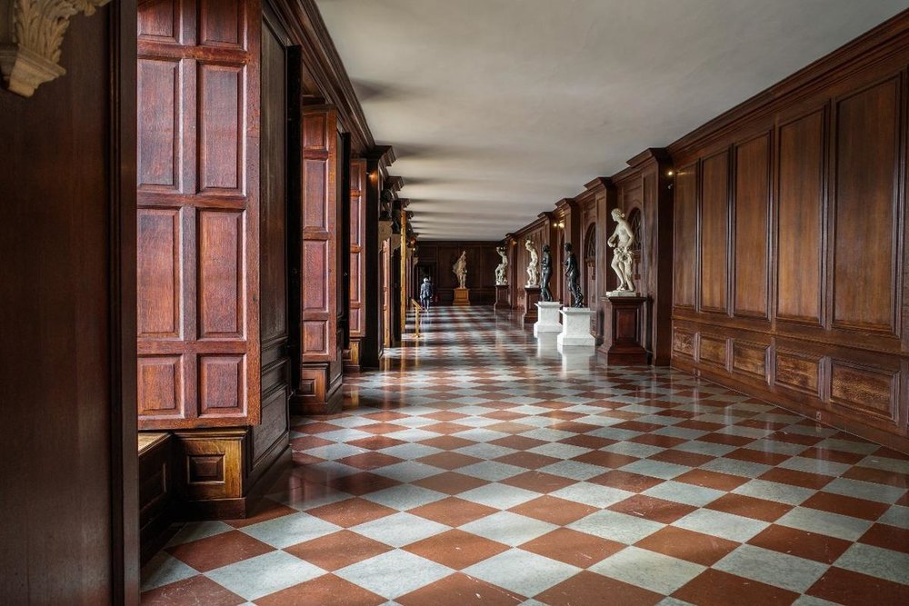 UK ハンプトン・コート宮殿 Gray Lady(灰色の貴婦人)