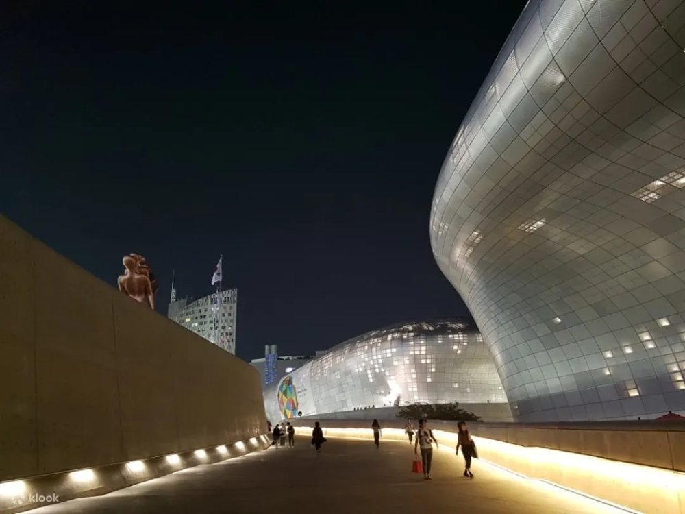 韓国　ソウル　東大門デザインプラザ（DDP）