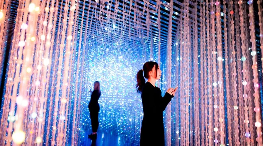 170,000 LED lights inside the Crystal Universe