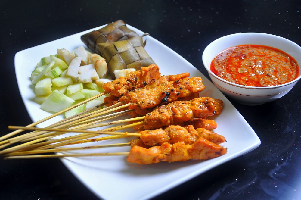 Satay chicken with rice and dip