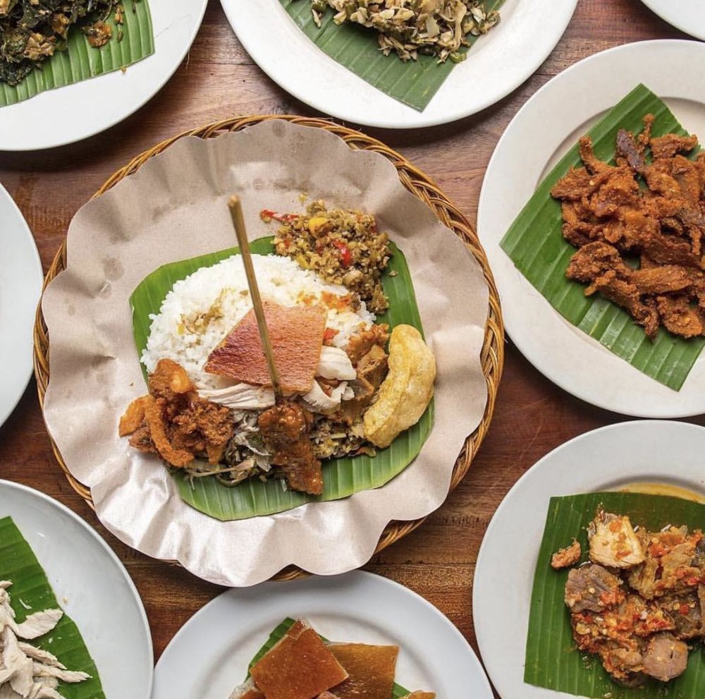 Rice with pork skin and other balinese dishes