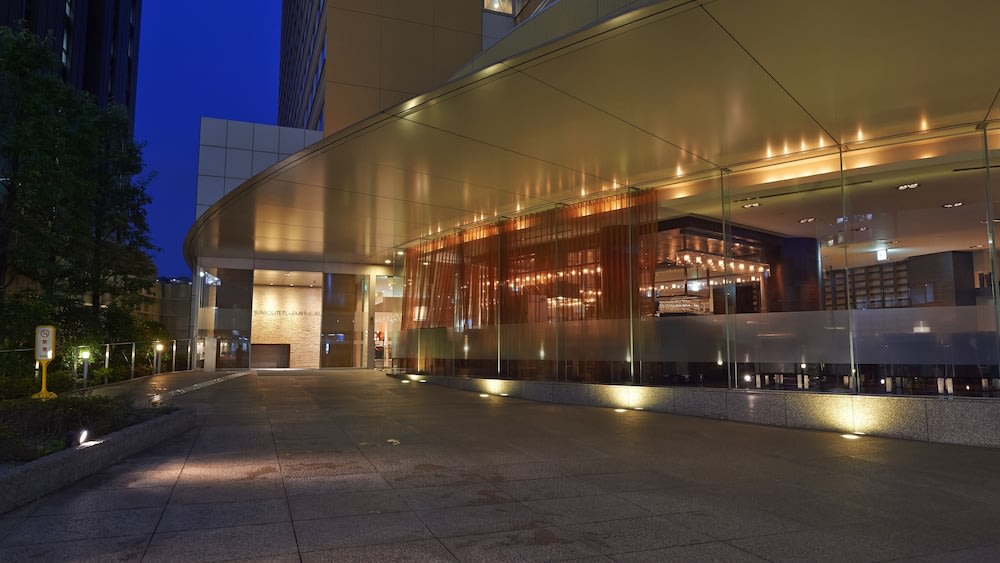 facade of hotel sunroute in tokyo