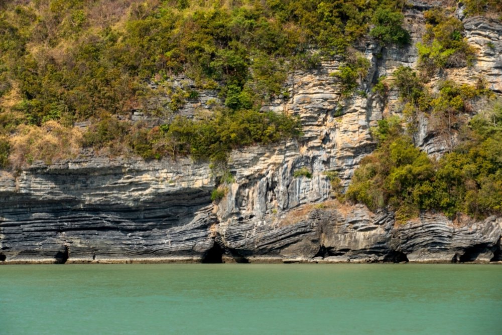 เครดิตภาพ: เขาหินพับผ้า บนเว็บไซต์ thai.tourismthailand.org