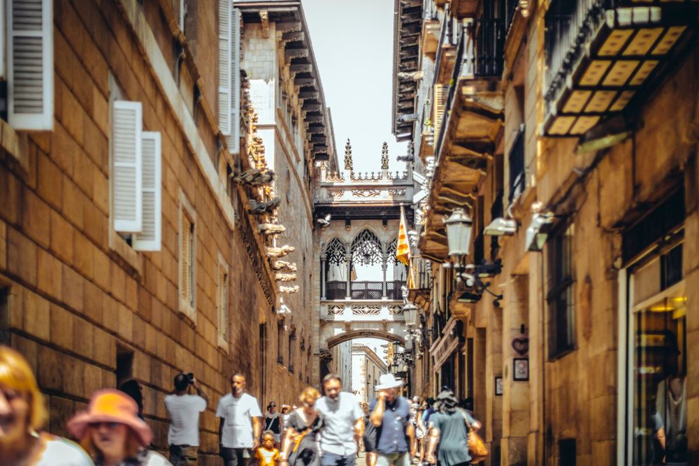 Đến Phố Gothic Ngắm Nhìn Kiến Trúc Vĩ Đại