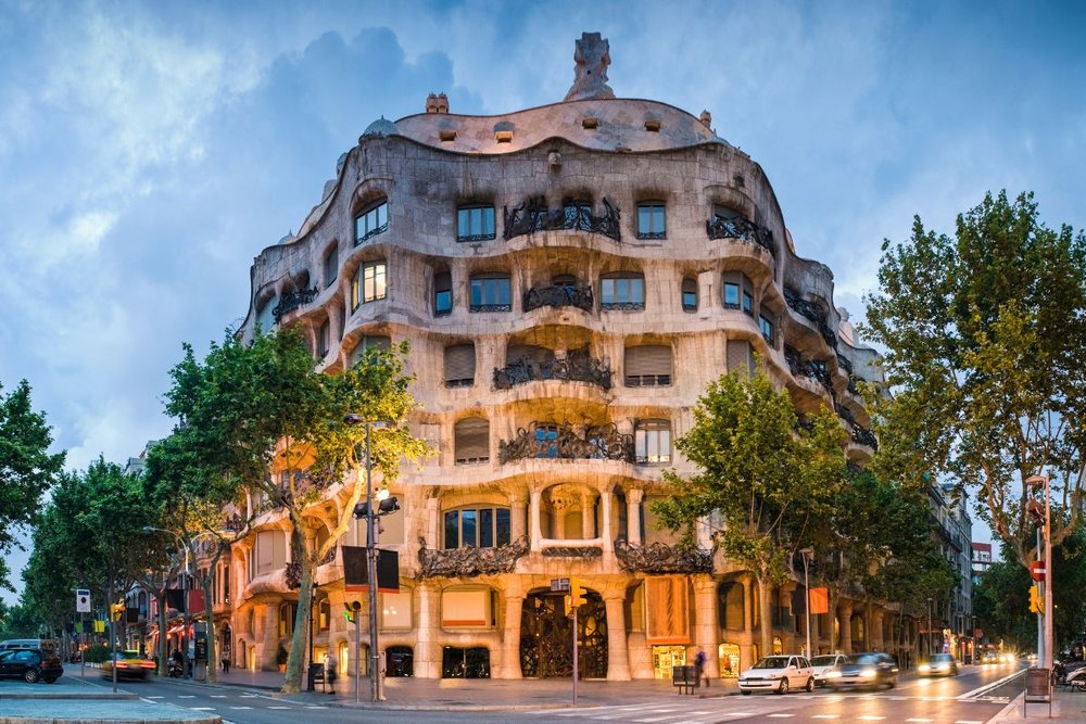 Kiệt Tác Kiến Trúc La Pedrera (Casa Mila) Choáng Ngợp