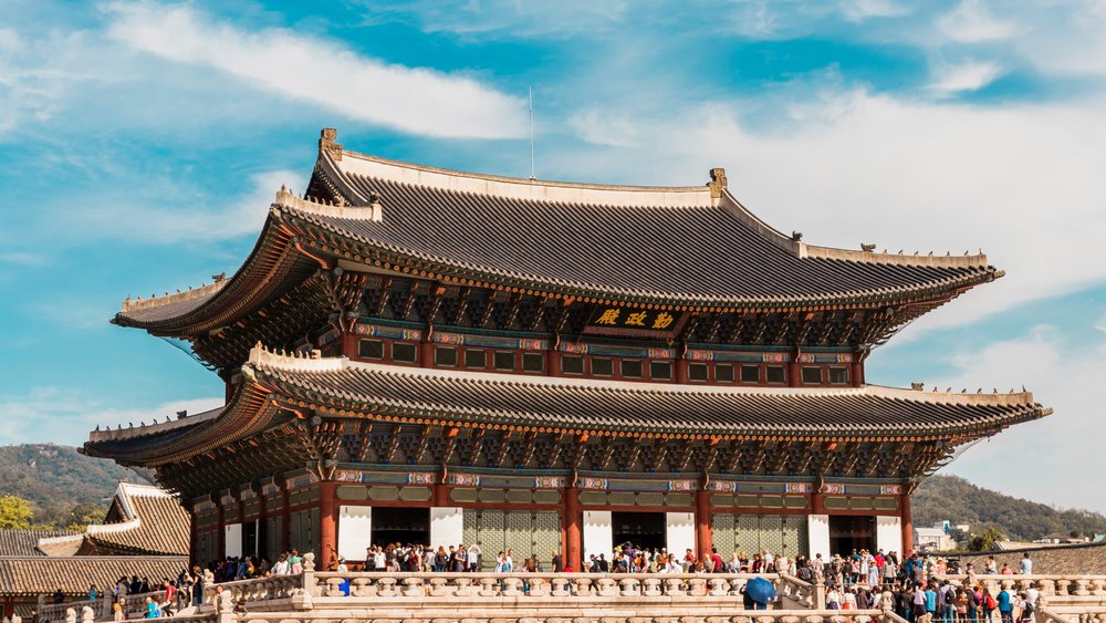 Get fascinated by Korean architecture! Image credits: Sam Dan Truong on Unsplash