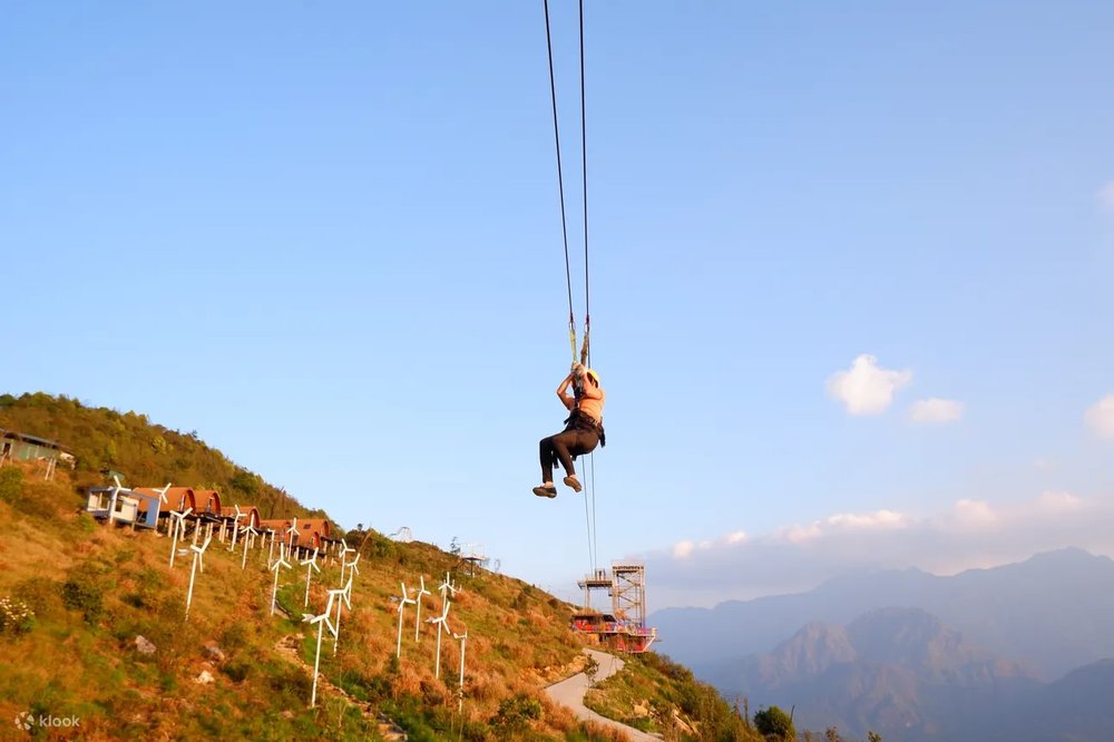 Trải Nghiệm Đu Dây Zipline Ở Cầu Kính Rồng Mây 