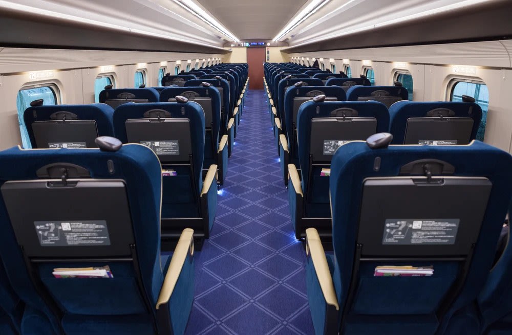 Toa Xanh (Green Car) Khác Toa Thường (Ordinary Car) Như Thế Nào?