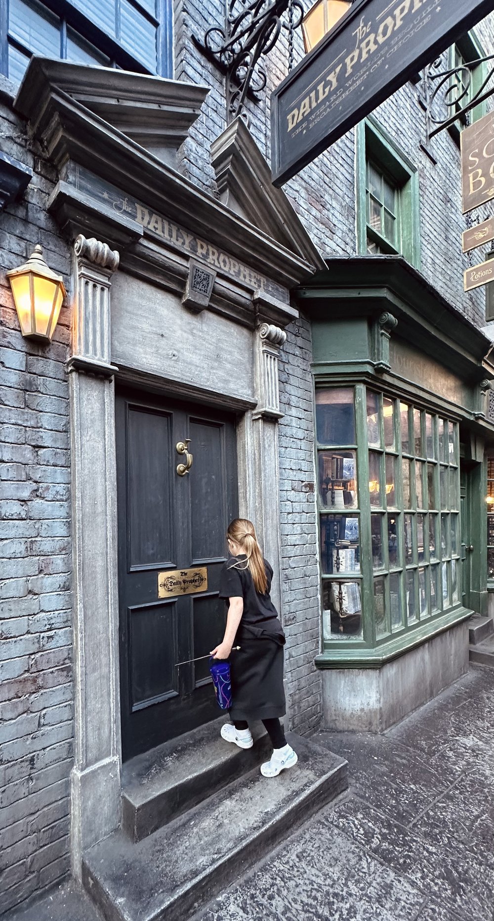little girl in diagon alley