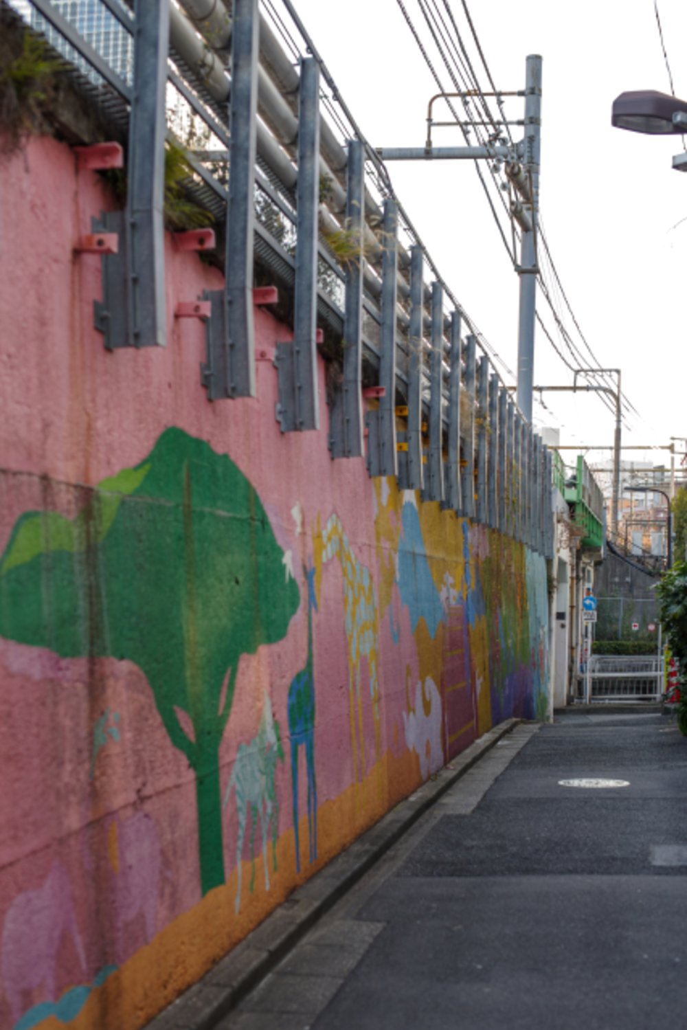 東京 新大久保 第一大久保ガード下(職安通り)