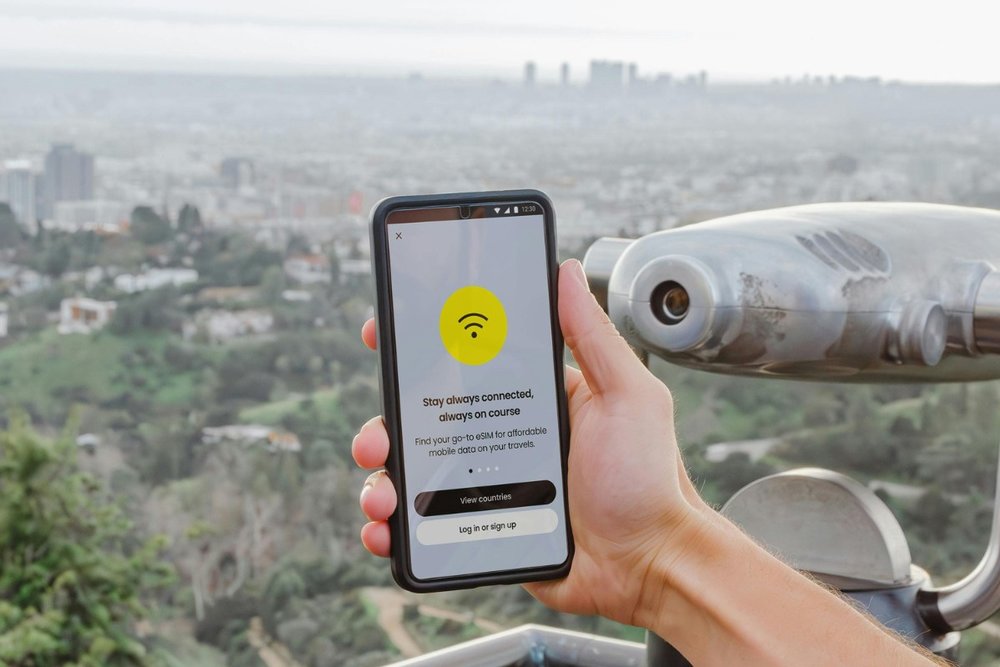 du-lich-nuoc-ngoai-mua-esim-nao