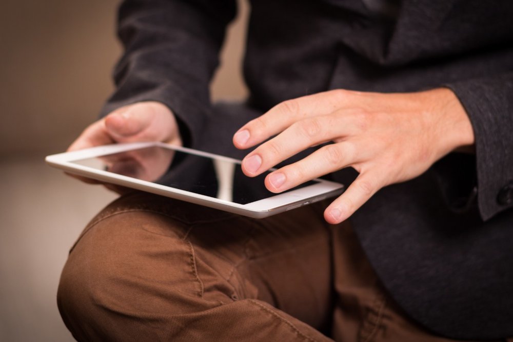 du-lich-nuoc-ngoai-mua-esim-nao