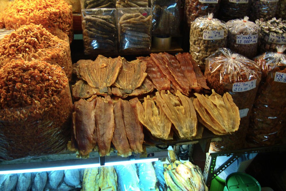 Thoả Thích Mua Sắm Hàng Hóa Đa Dạng Ở Chợ Bến Thành