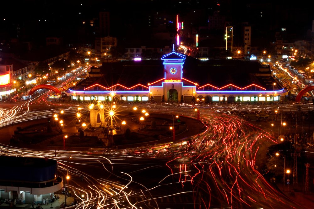 Chợ Đêm Bến Thành Cực Kỳ Náo Nhiệt 