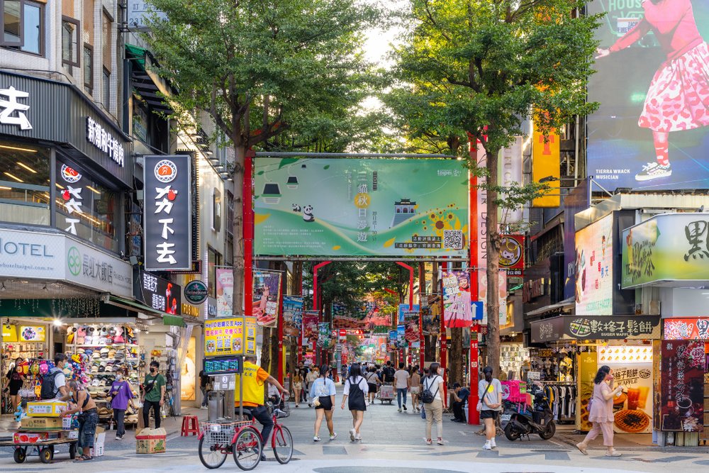 Thưởng Thức Các Màn Biểu Diễn Đường Phố