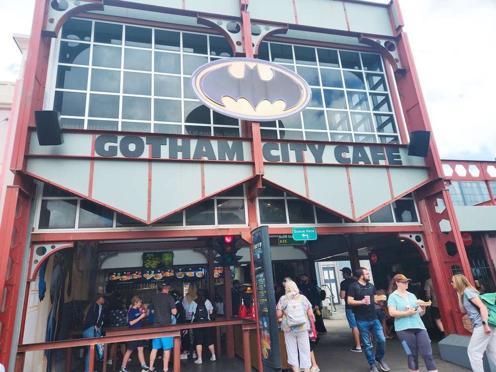 ゴールドコースト ワーナーブラザース ムービーワールド ゴッサムシティ カフェ