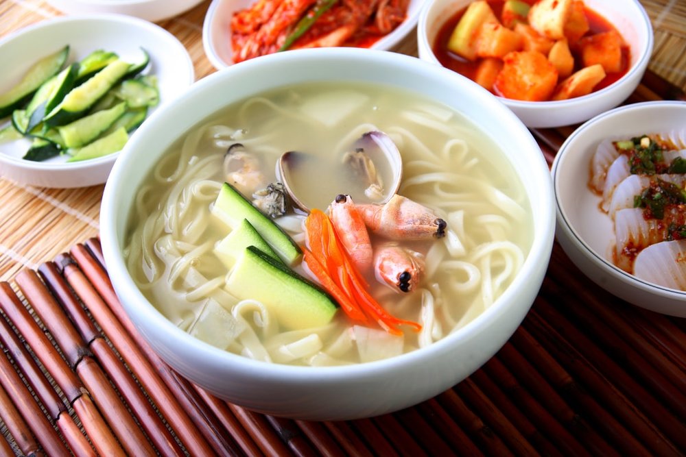Trải Nghiệm Gohyang Kalguksu Tại Chợ Gwangjang