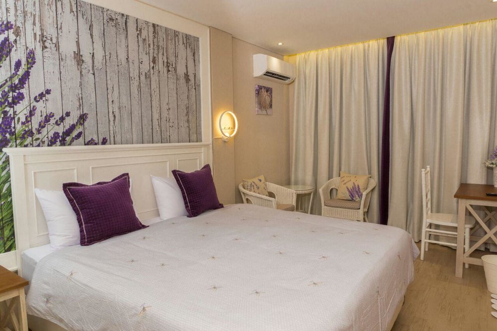 Fiori Bed & Breakfast Bandung - Room