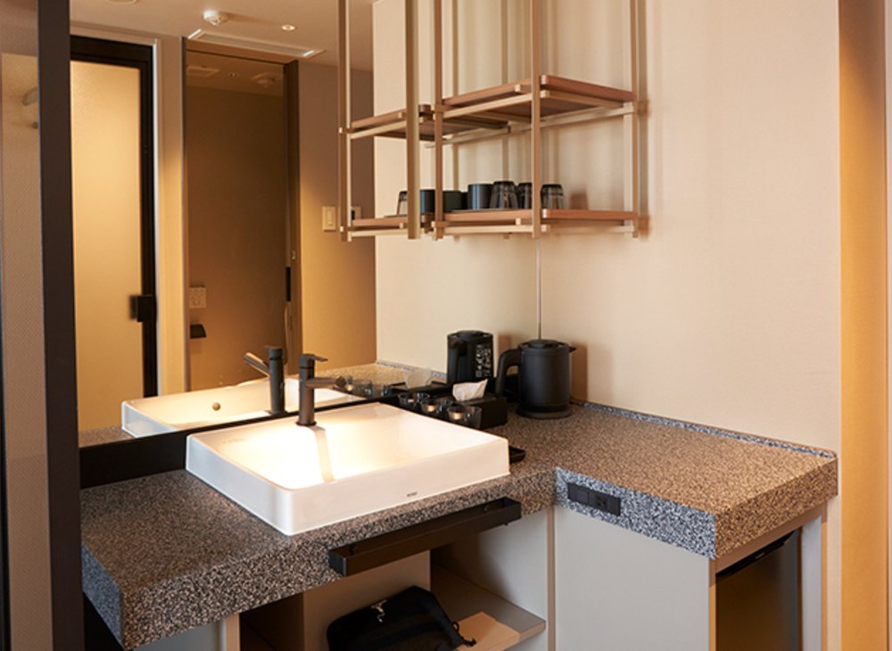 CROSS Life博多天神飯店-標準房採用獨立的洗手盆