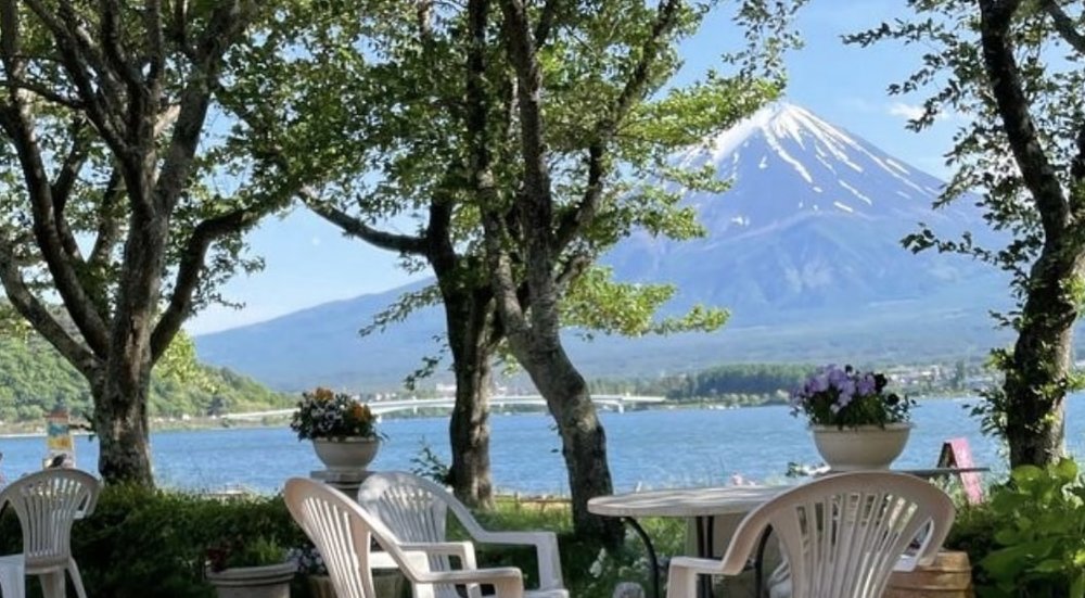 where to eat with a view of fuji Café Mimi