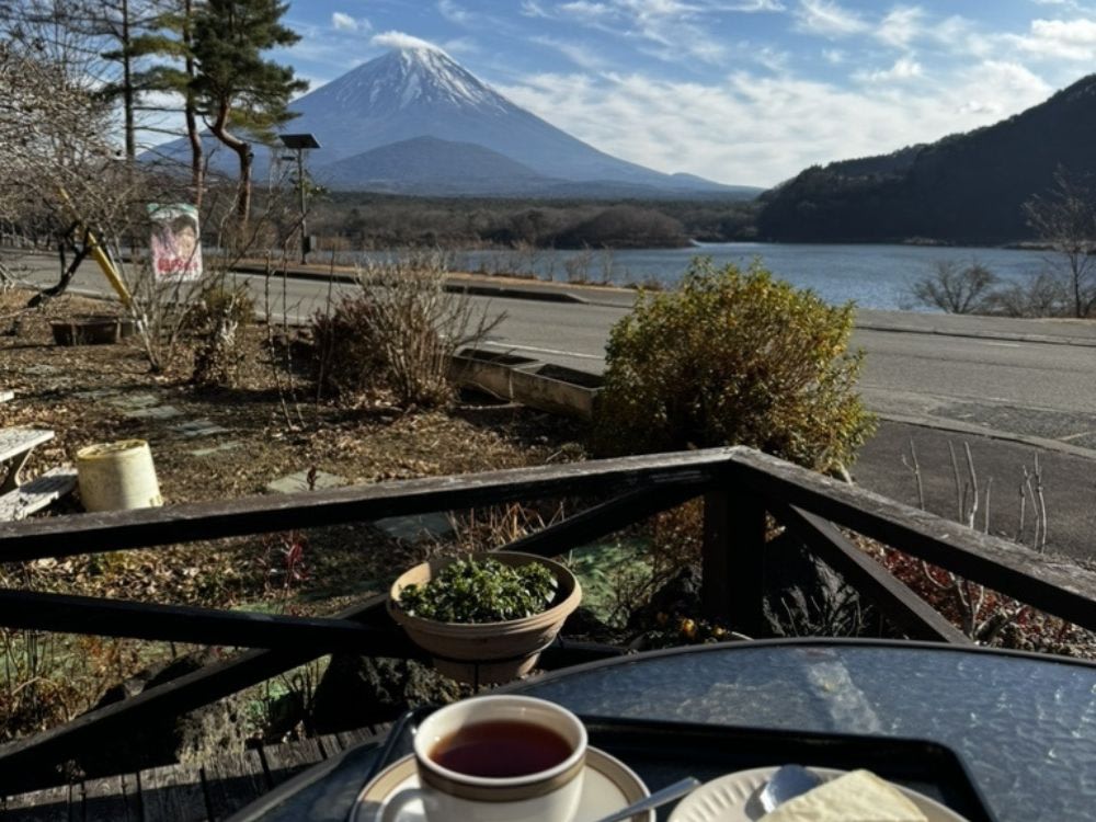 where to eat with a view of fuji Fujimi Café