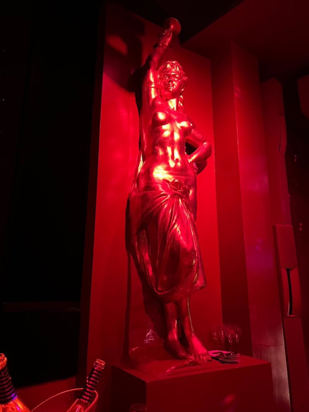 パリ クレイジーホース