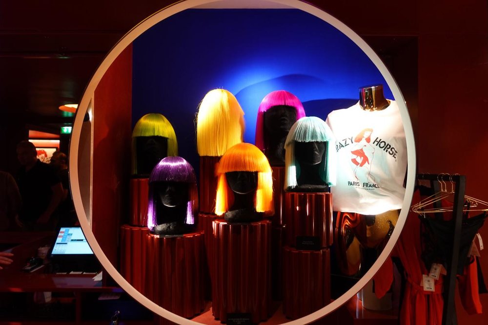 パリ クレイジーホース グッズ