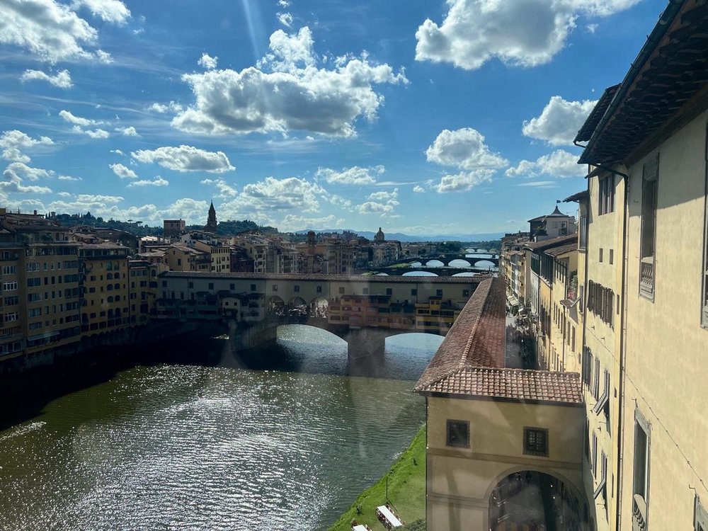 イタリア フィレンツェ ウフィツィ美術館 アルノ川沿い