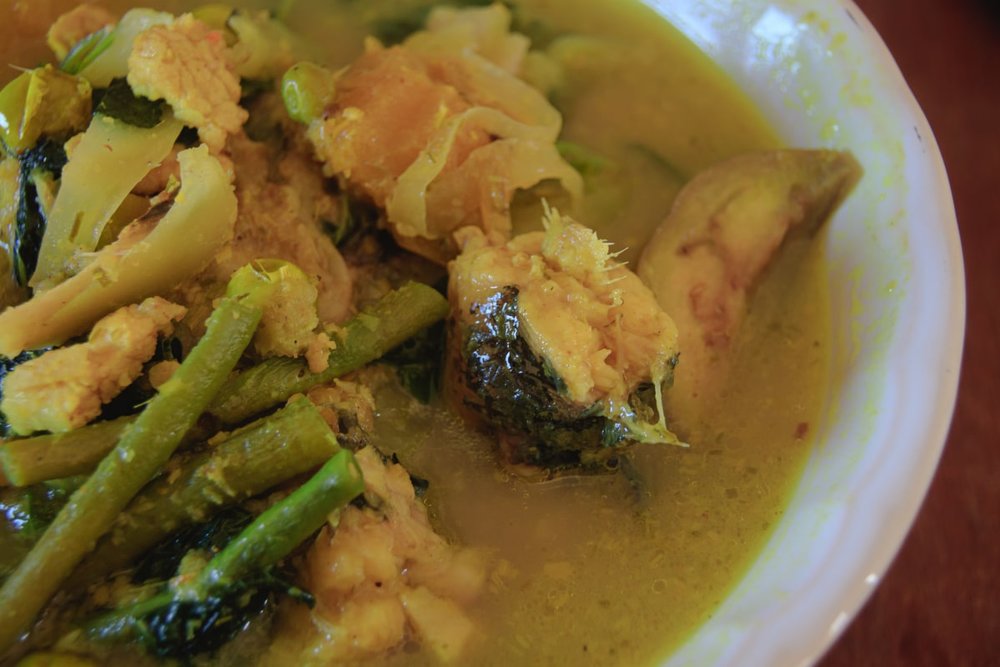 Samlor Korko - Súp Cá Cà Ri Kiểu Campuchia