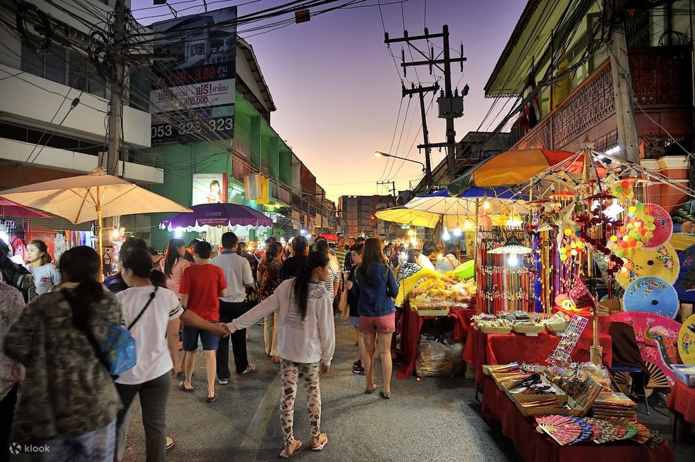 Mua Sắm Tại Sunday Walking Street Market