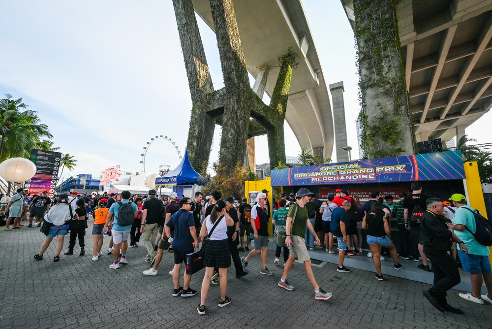 Singapore Grand Prix 2024 - Specially designed official Singapore GP merchandise are available for purchase