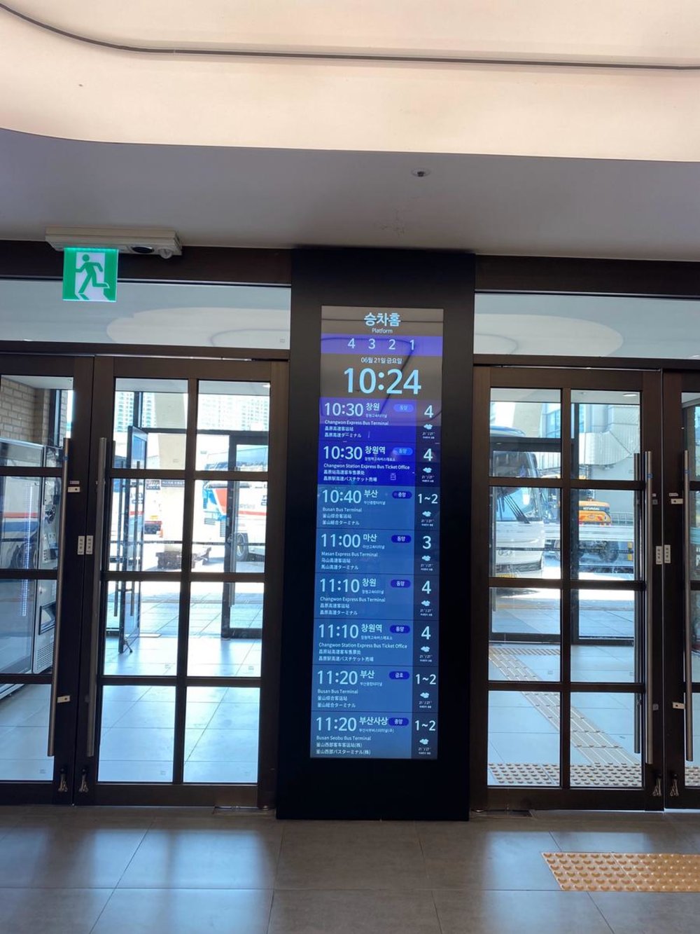 韓国 高速バス ソウル高速ターミナル 電子掲示板