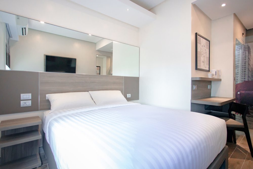 red planet bgc standard double room