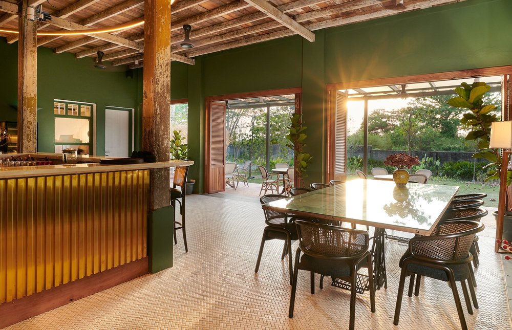 inside paloh restaurant & bar