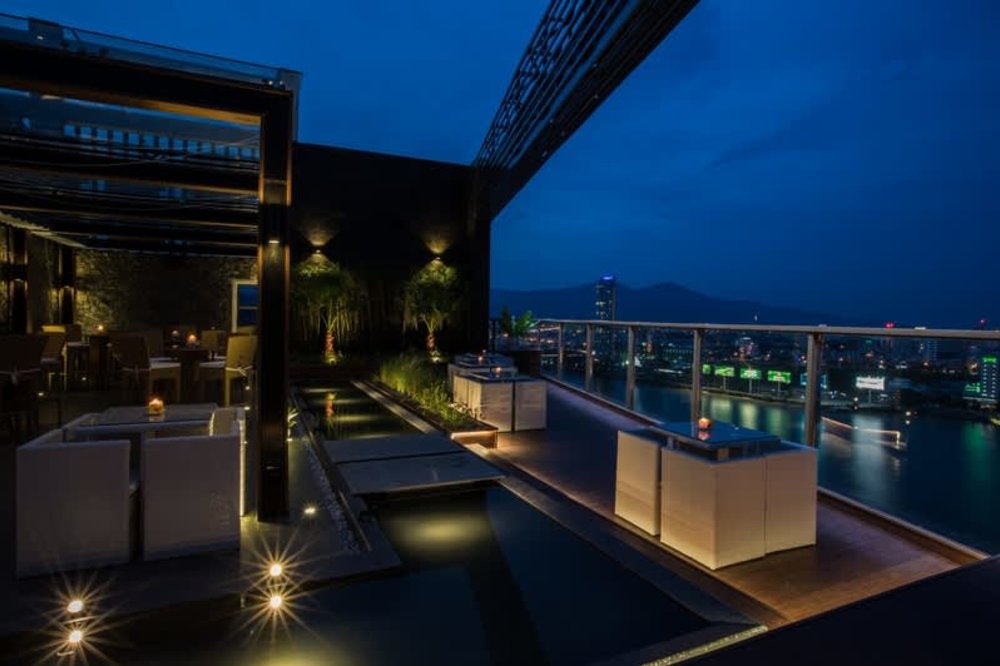 峴港住宿｜輝煌飯店頂樓Brilliant Top Bar酒吧