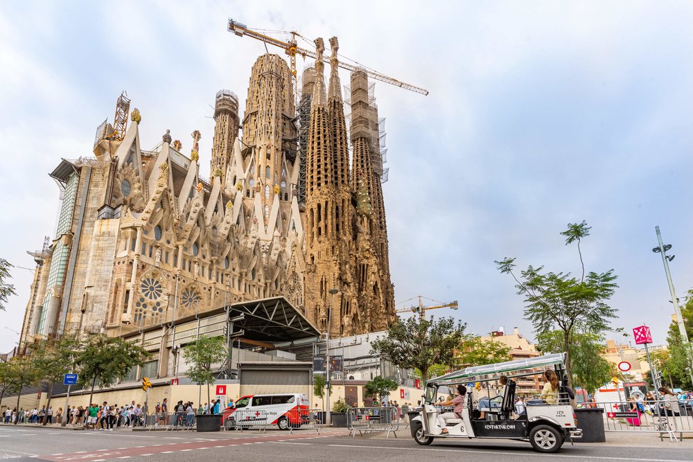 Hướng Dẫn Di Chuyển Đi Vương Cung Thánh Đường Sagrada Familia