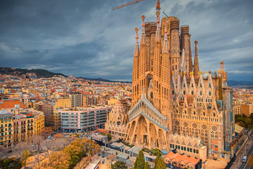 Leo Lên Các Tòa Tháp Tại Sagrada Familia Ngắm Toàn Cảnh Barcelona