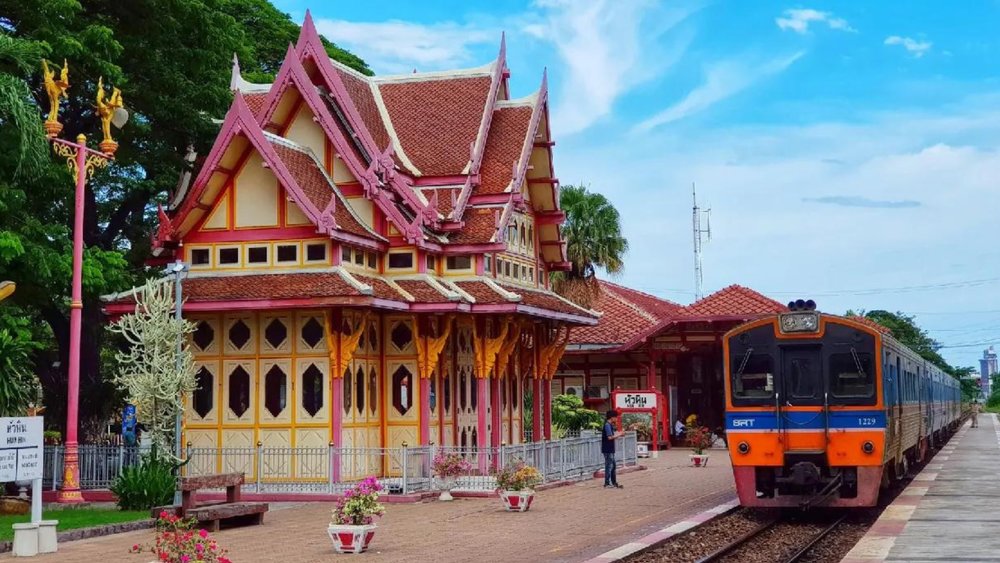 2. Charter a car to Hua Hin from Bangkok