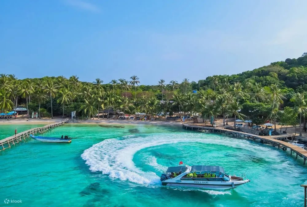 搭乘豪華遊艇探索富國島