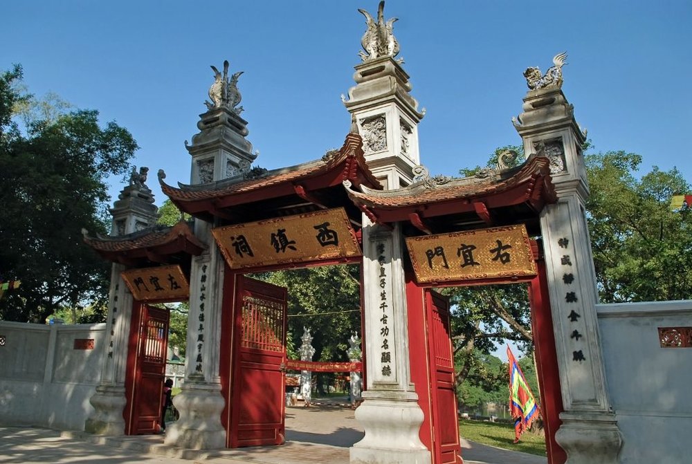 Thăng Long Tứ Trấn Bao Gồm Những Ngôi Đền Nào?