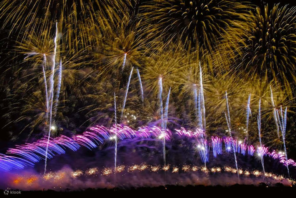 Lễ Hội Pháo Hoa Sông Tone