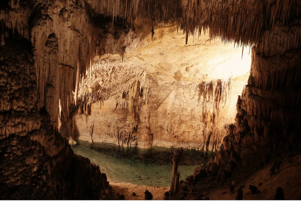 Hang Hung Thoòng trong du lịch phong nha kẻ bàng