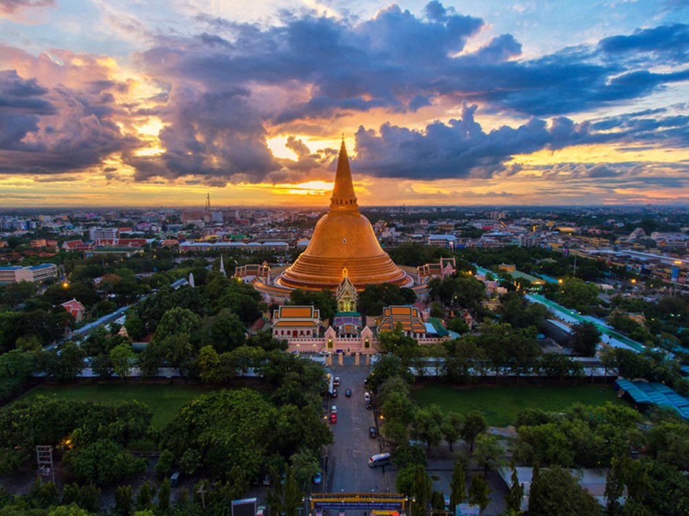 Phra Pathom Chedi Building 